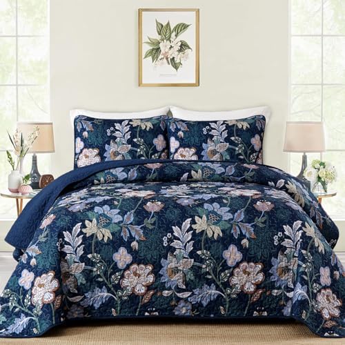 Farmhouse Botanical Quilt - Navy Blue