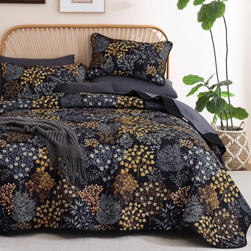 Farmhouse Floral Quilt - Black