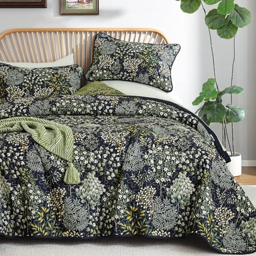 Farmhouse Floral Quilt - Navy Blue